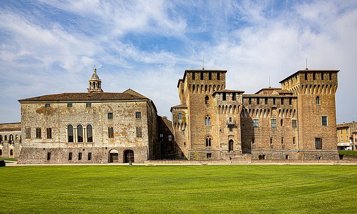 the-splendid-palazzo-ducale-the-residence-of-the-gonzagas-lords-of-mantua