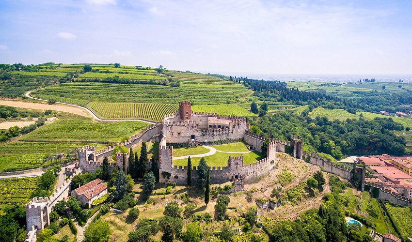Soave, between vineyards and castles